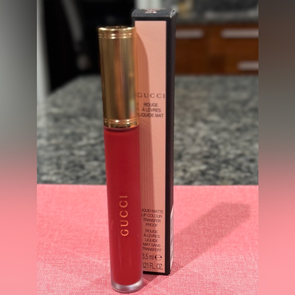 Gucci Rouge à Lèvres Liquid Matte Lipstick in Shade 25 Goldie Red